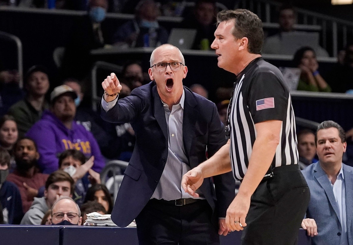 Another Ref Show with Dan Hurley Ejected from UConn/Nova Game - Crossing  Broad