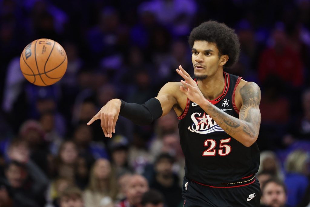Dec 12, 2025; Philadelphia, Pennsylvania, USA; Philadelphia 76ers forward Dominick Barlow (25) passes the ball against the Indiana Pacers during the first quarter at Xfinity Mobile Arena.
