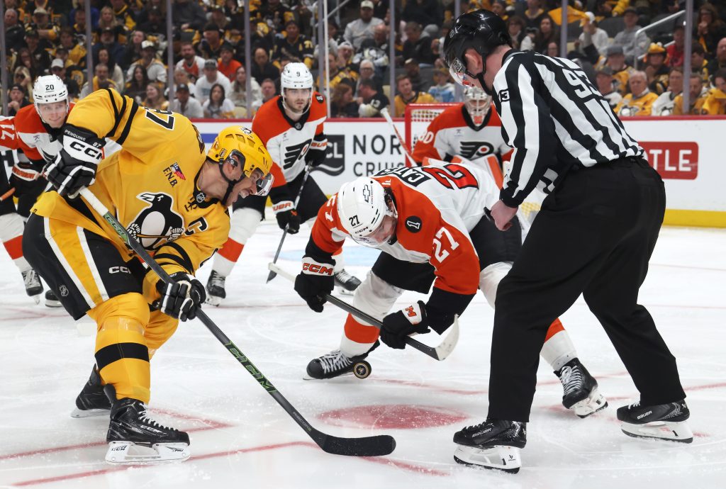 Apr 27, 2026; Pittsburgh, Pennsylvania, USA; Pittsburgh Penguins center Sidney Crosby (87) and Philadelphia Flyers left wing Noah Cates (27) take a third period face-off in game five of the first round of the 2026 Stanley Cup Playoffs at PPG Paints Arena.