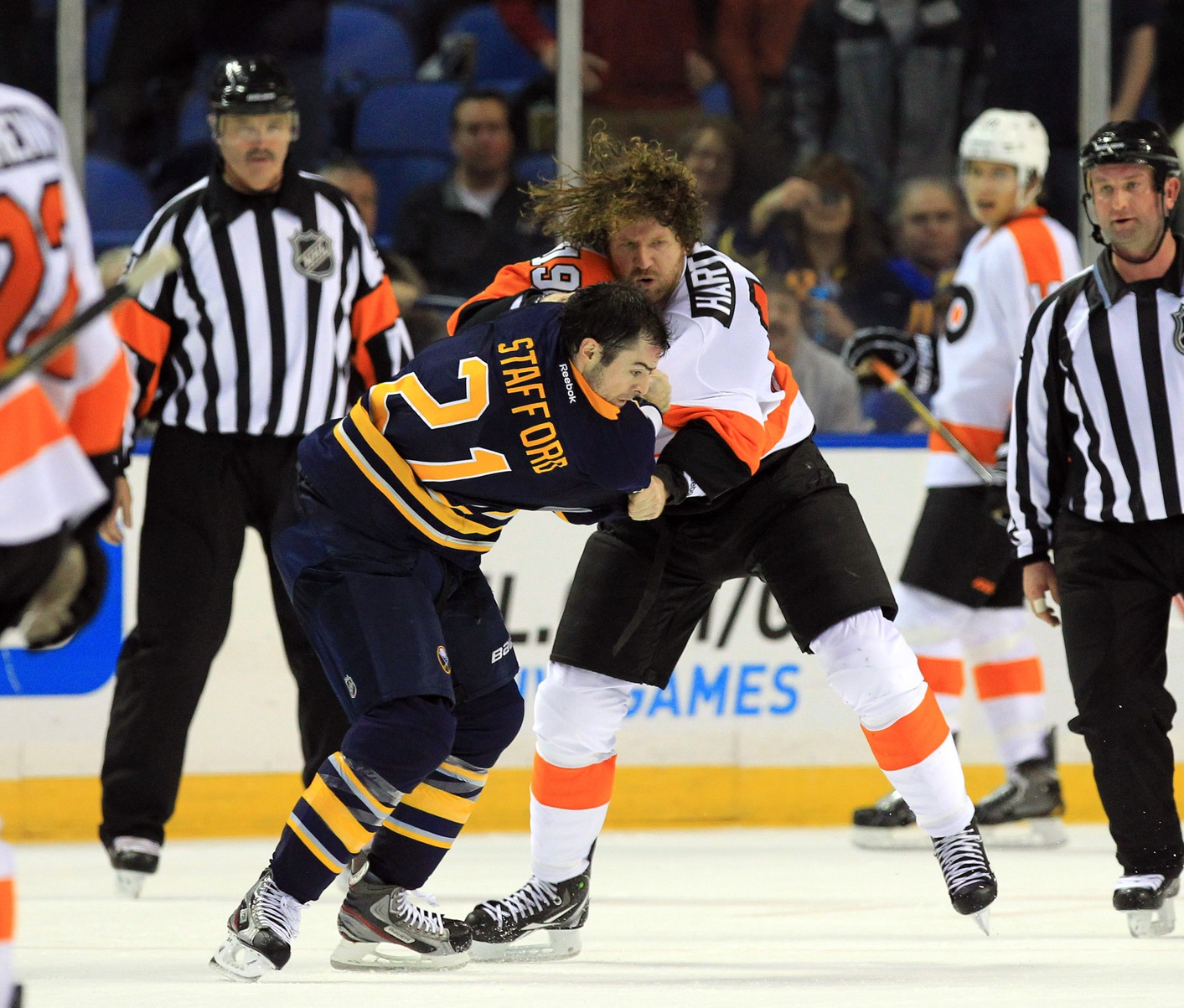 Scott Hartnell Congratulates Kris Letang and Anthony Mantha on Their Tough Guy Routine at the End of Game 2