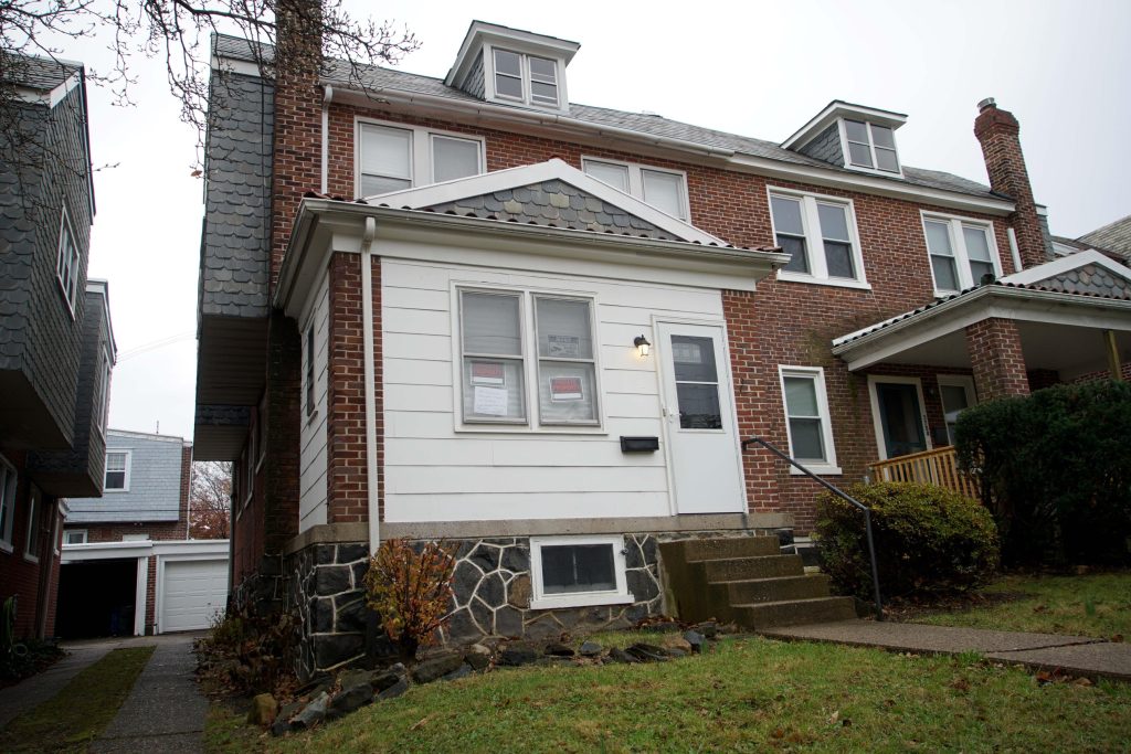 Alexander Pratt, 28, and his fianc? Faizah Taylor, 24, both of Philadelphia, leased a home on the 3700 block of N. Washington Street in Wilmington 10 months ago, only to get kicked out this past Sunday. The person who the renter thought was the owner was actually a craigslist scammer and the true owner had no idea a stranger was living in her formerly vacant home. The scammersÕ phone # has been disconnected, and heÕs $4,000 richer.
