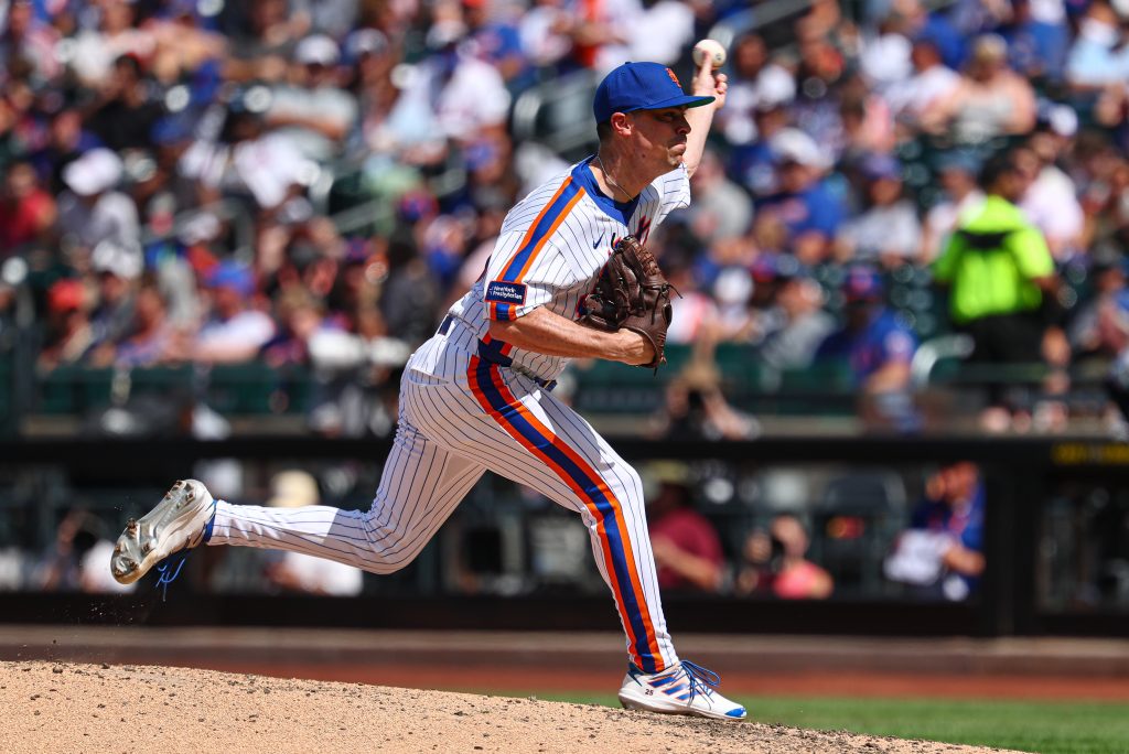 Aug 2, 2026; New York City, New York, USA; New York Mets pitcher Brooks Raley (25) delivers a pitch during the sixth inning against the Miami Marlins at Citi Field.