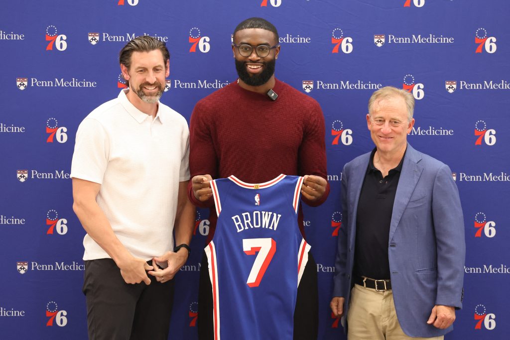 Aug 6, 2026; Camden, NJ, USA; From left to right Philadelphia 76ers general manager Mike Gansey and guard Jaylen Brown and managing partner Josh Harris pose for a photo during his introductory press conference at the Francis J. Myers Recreation Center.