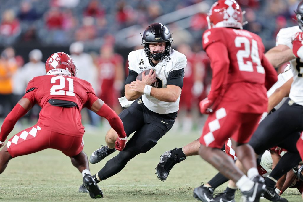 Sep 25, 2026; Philadelphia, Pennsylvania, USA; Army Black Knights running back Matthew Perkins (8) runs the ball against the Temple Owls during the second half at Lincoln Financial Field.