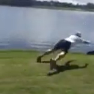 Here’s Jeremy Roenick Attempting To Tackle An Alligator