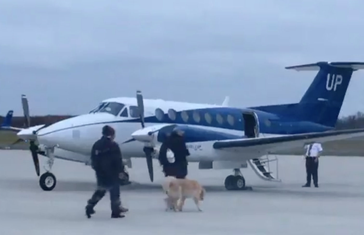 Here’s Chip Kelly, His Girlfriend and a Dog Boarding Plane Out of Philly