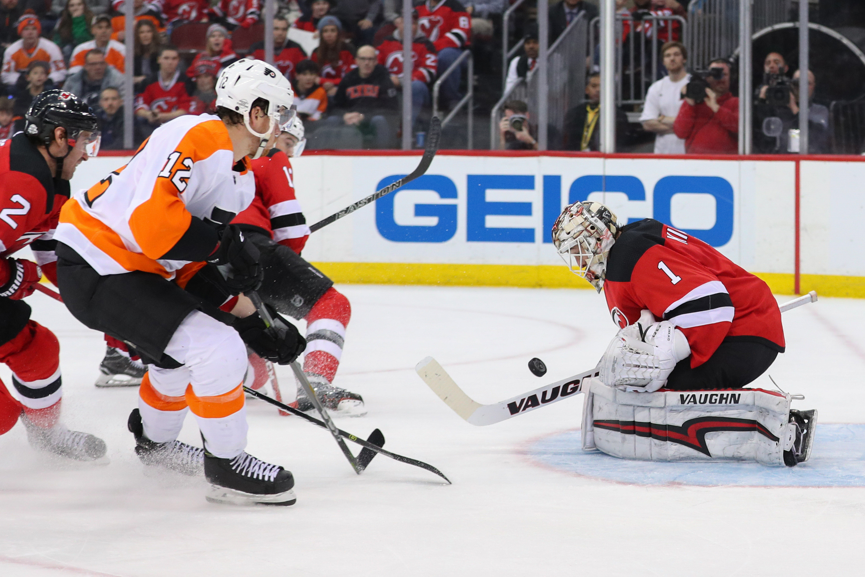 Flyers' Hextall not looking to trade for goalie despite Elliott's