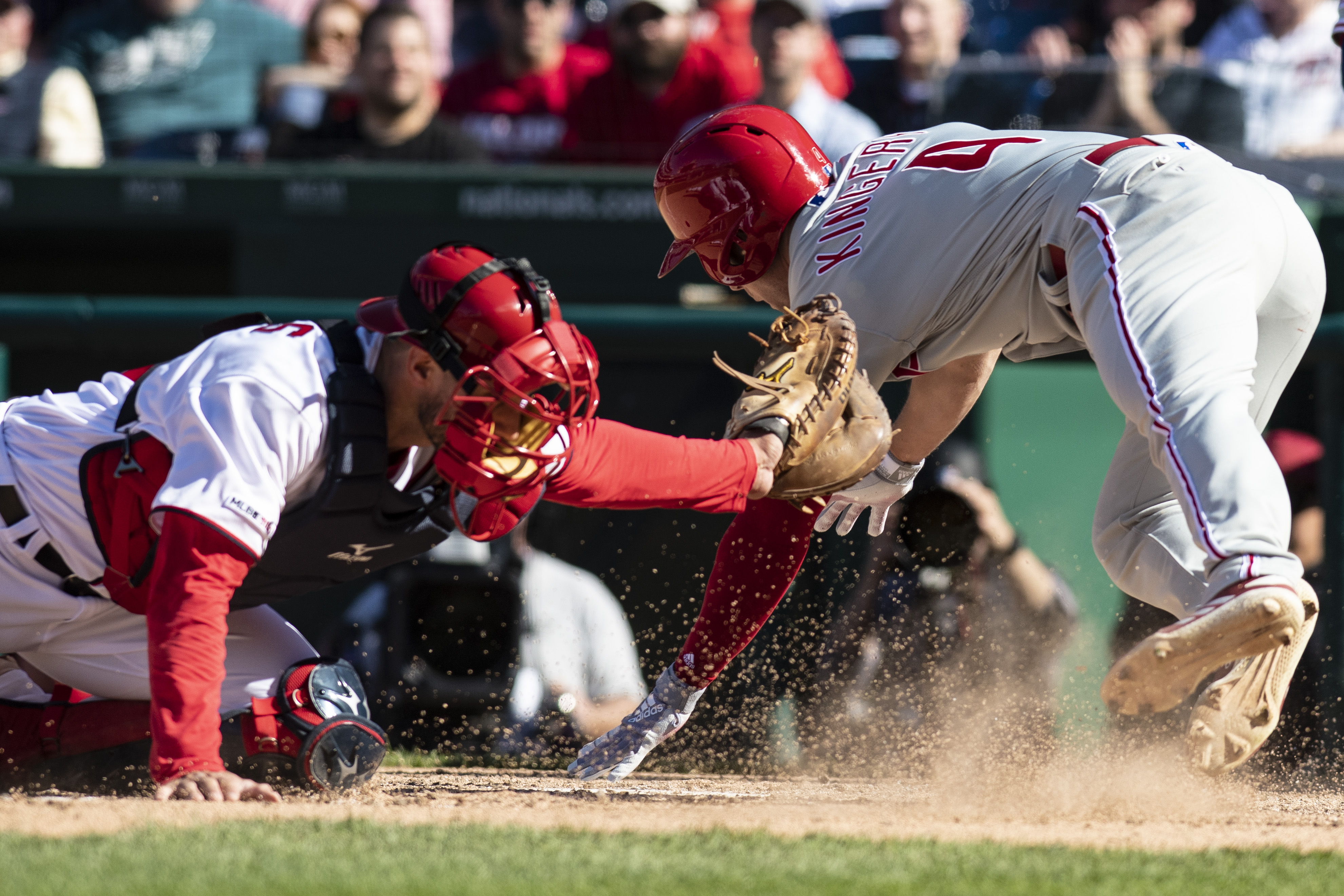 Scott Kingery beating the tag in Washington