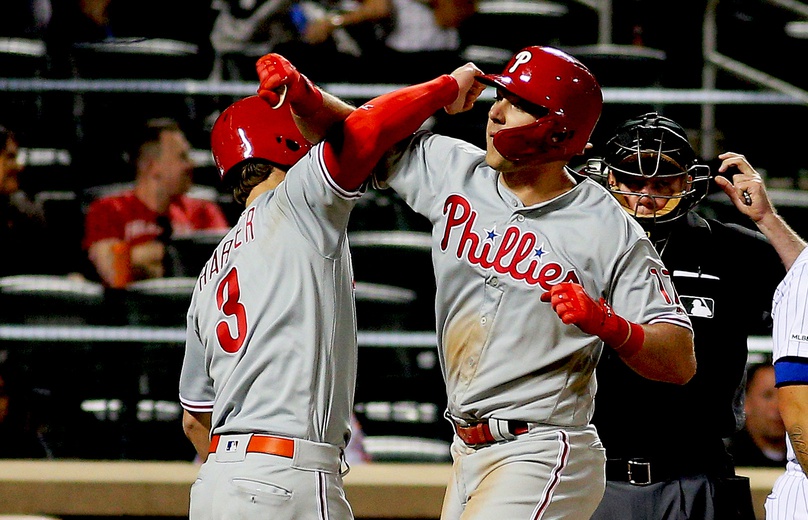 rhys hoskins home run trot