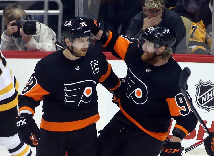 Claude Giroux is out of quarantine and back at Flyers practice