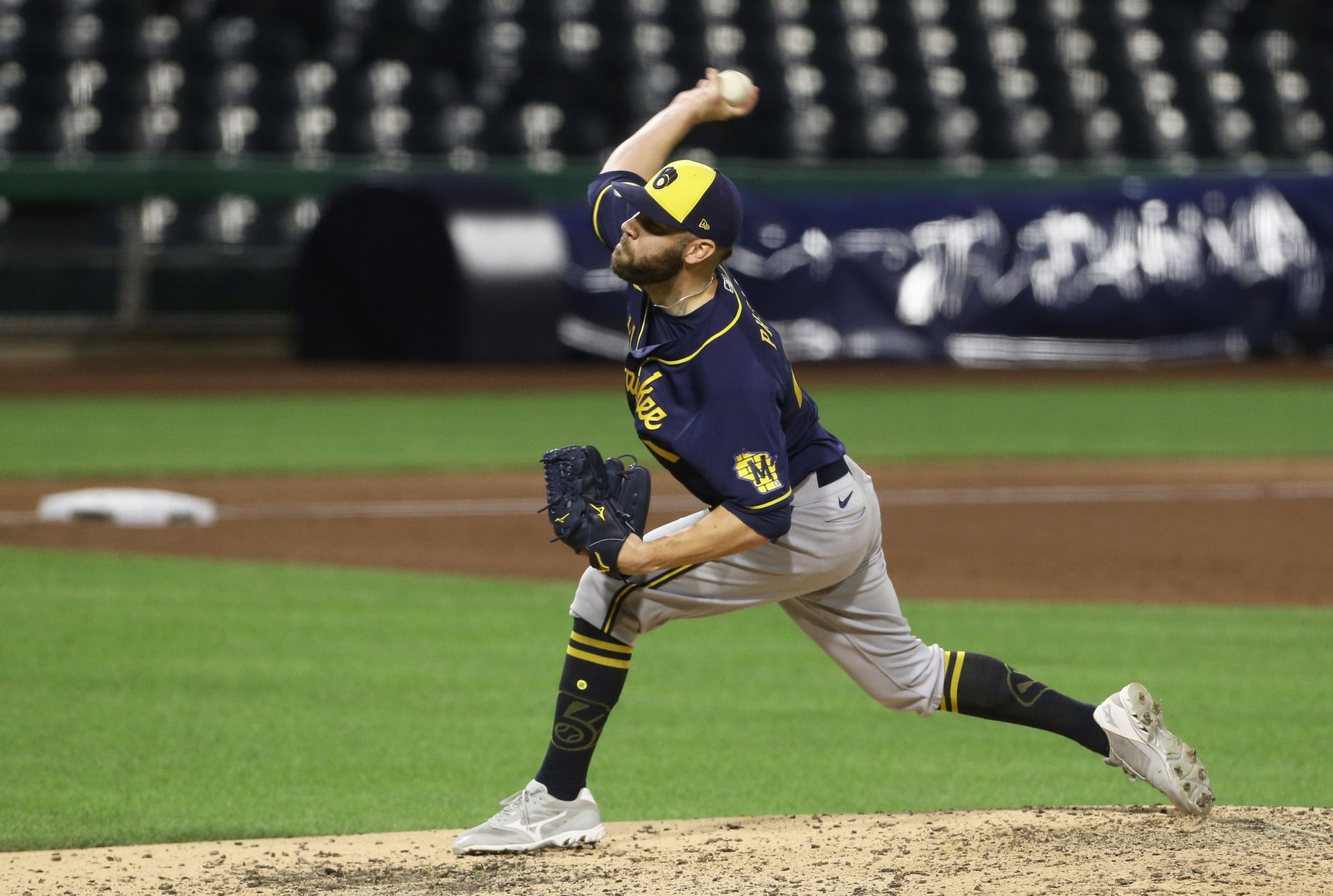 Phillies Reportedly Trade for Milwaukee’s David Phelps