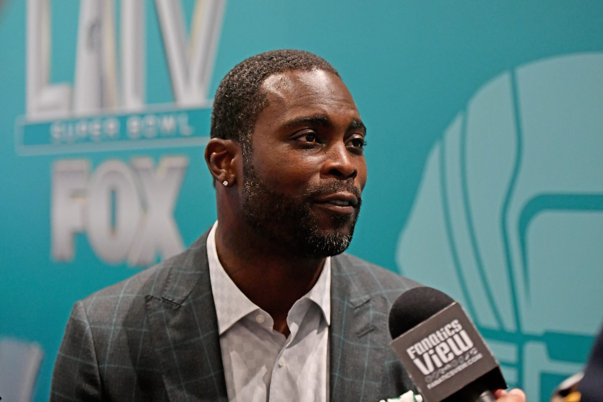 Mike Vick Got His Butt Kicked in Chess By a 12 Year Old While In Philly