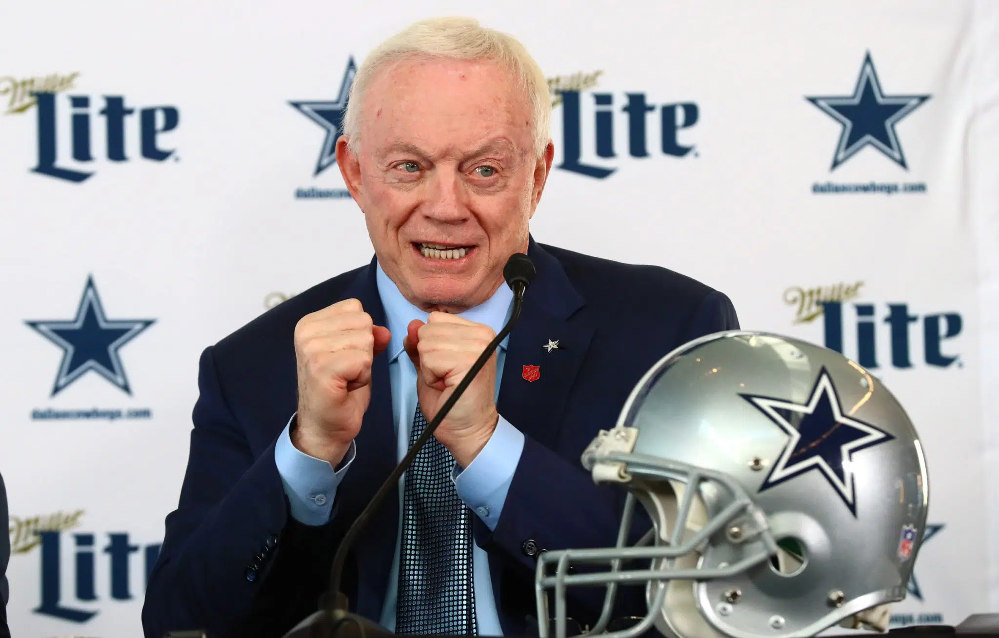Woman sues Cowboys' Jerry Jones, alleges he's her biological father