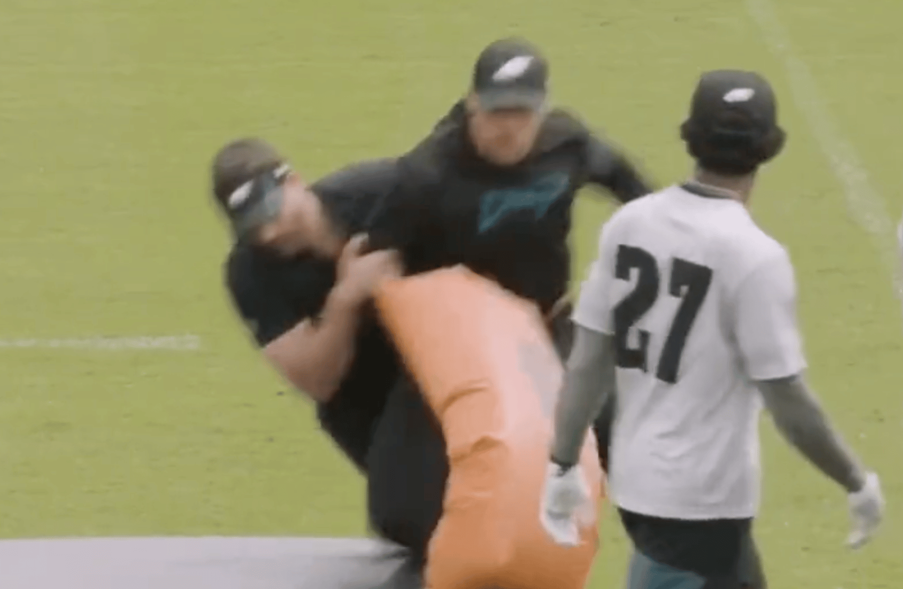 This is the Only Tackle You’ll See at Eagles Training Camp