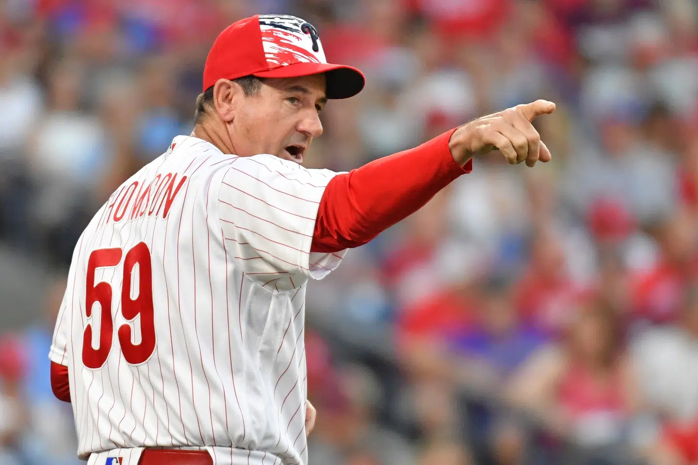 Rob Thomson signs 2-year deal to remain as Phillies manager