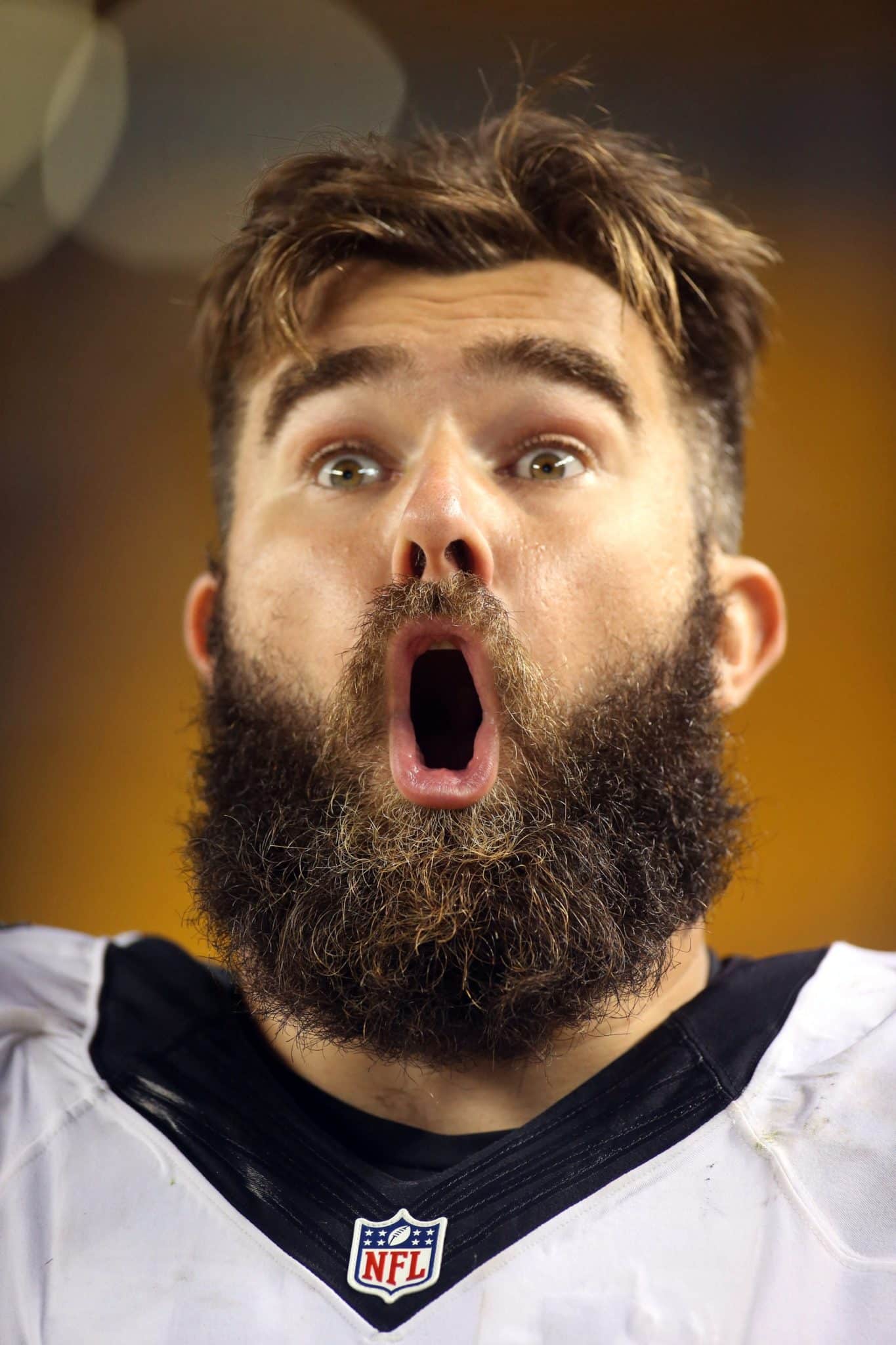 Jason Kelce Obliterated a 30-Ounce Beer - Crossing Broad