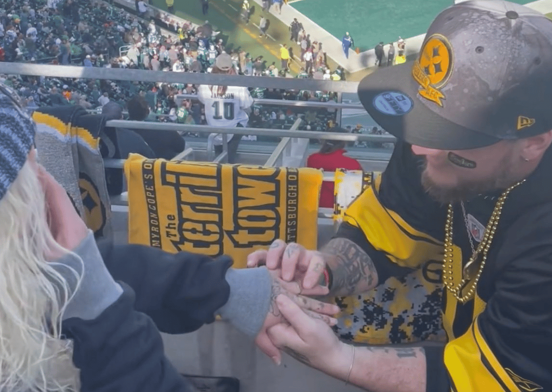 Two Steelers Fans Got Engaged at the Linc While Watching their Team Lose by Three Touchdowns