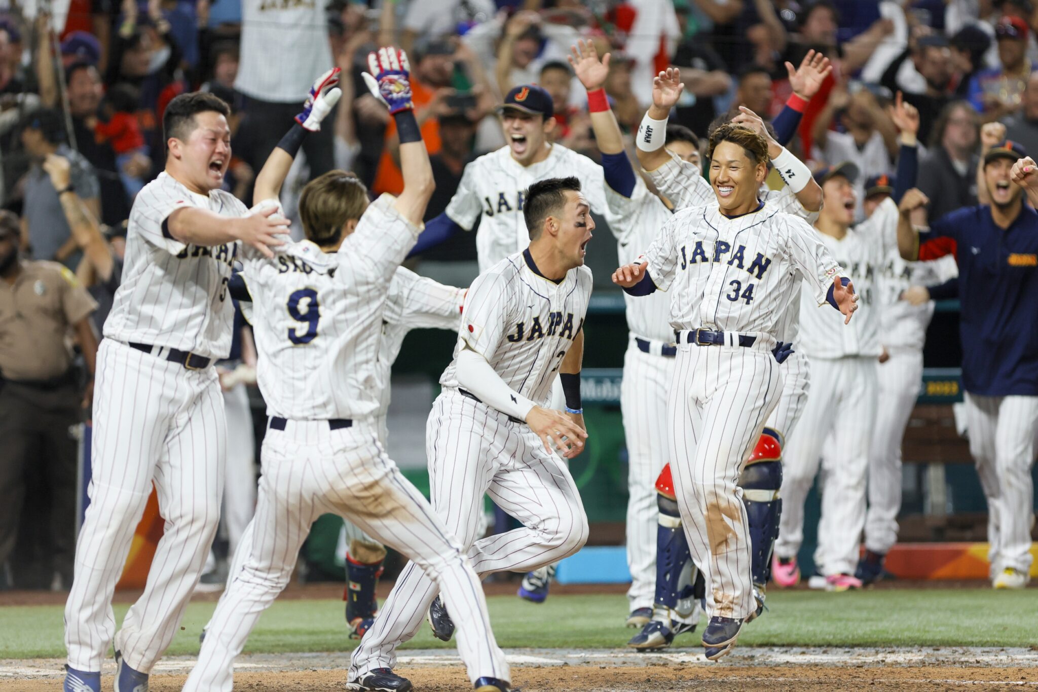 Japanese Call of the World Baseball Classic Semifinal Walk Off was Awesome