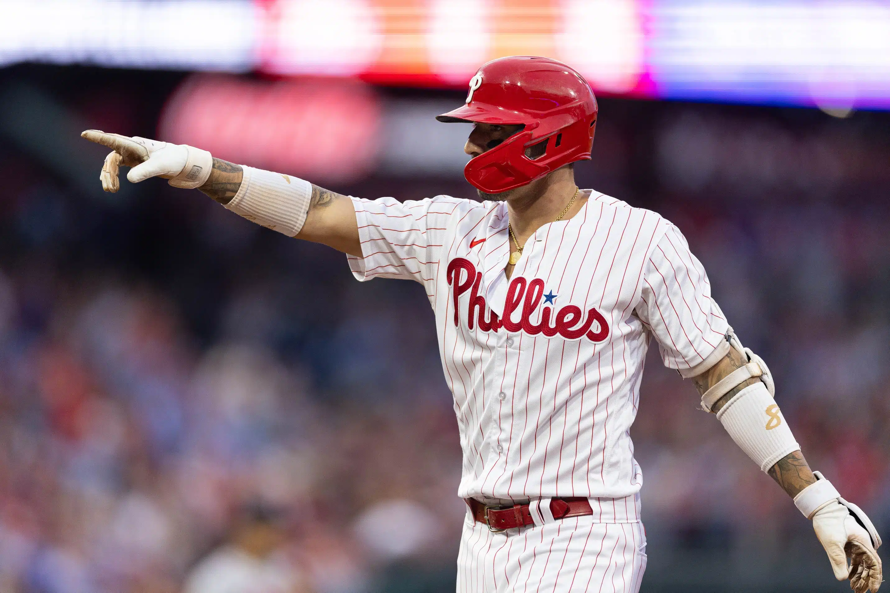 Hall homers, drives in 2, Phillies take series from Nats